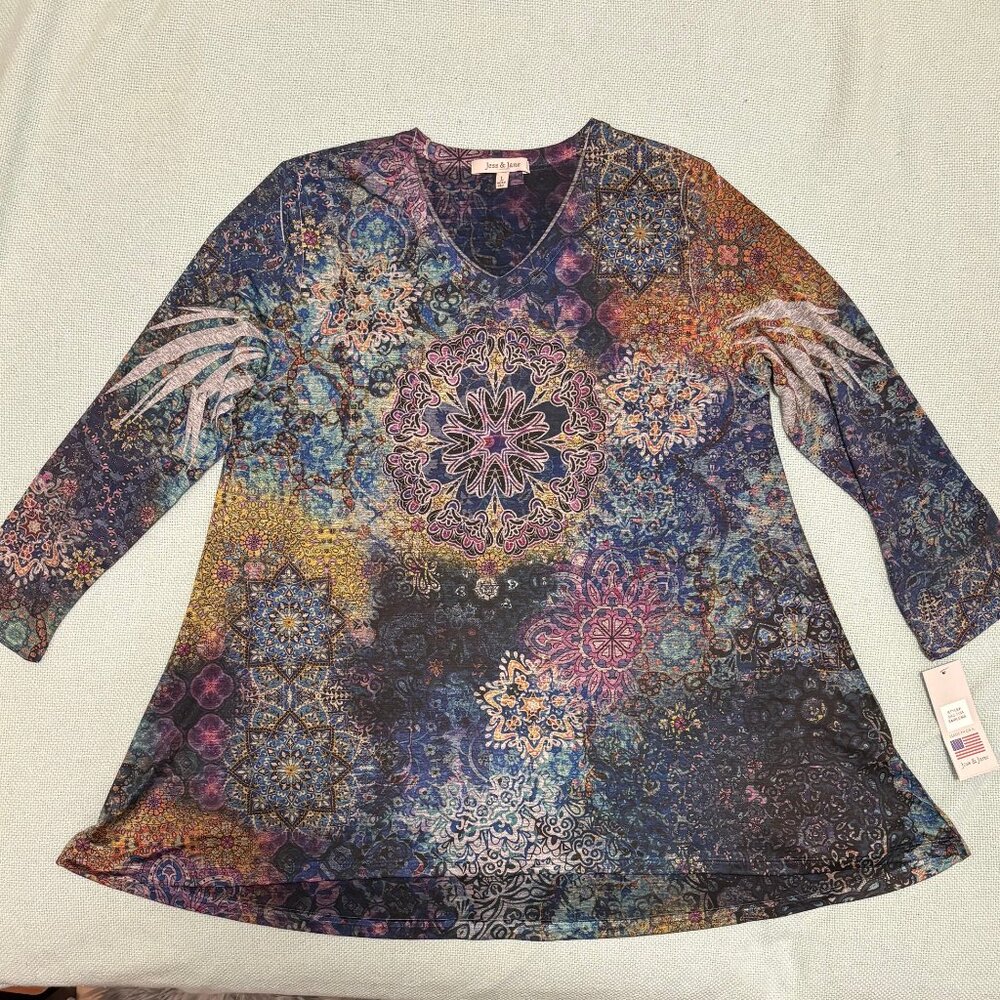 🎁 Sale! 🎁 Silky Boho mandala tunic,3/4 sleeve, sublimation printed, L, fits XL